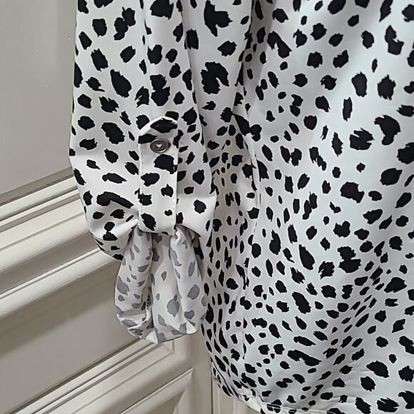 NY Collection. Women's Black and White Polka Dot Blouse Size Medium. - Picture 3 of 5